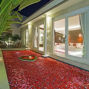crown-bali-villa-seminyak.hotelsseminyak.net/