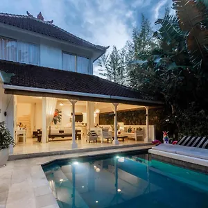 esha-villa-drupadi-ii.hotelsseminyak.net/